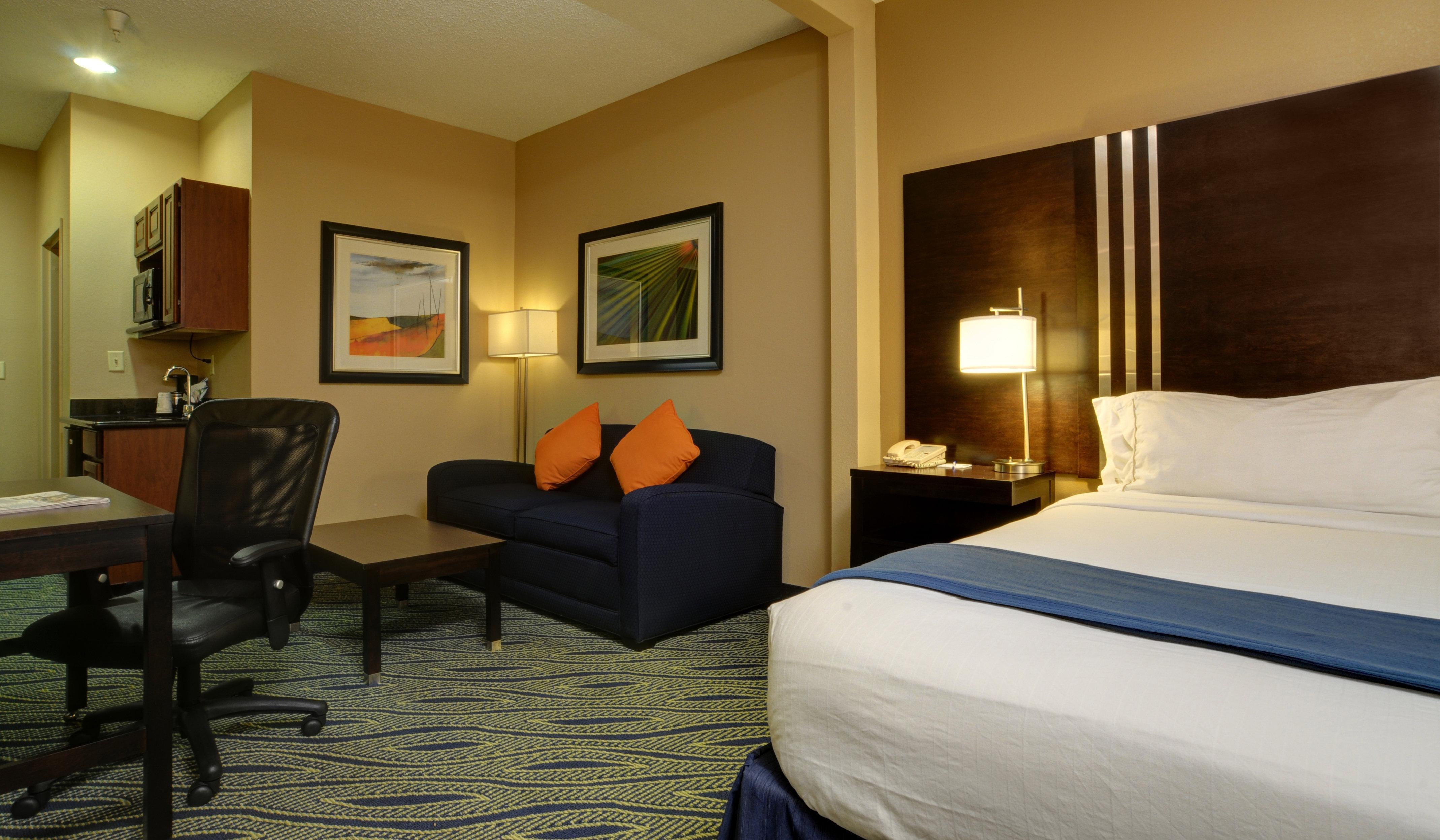 Holiday Inn Express & Suites Midwest City By Ihg Esterno foto