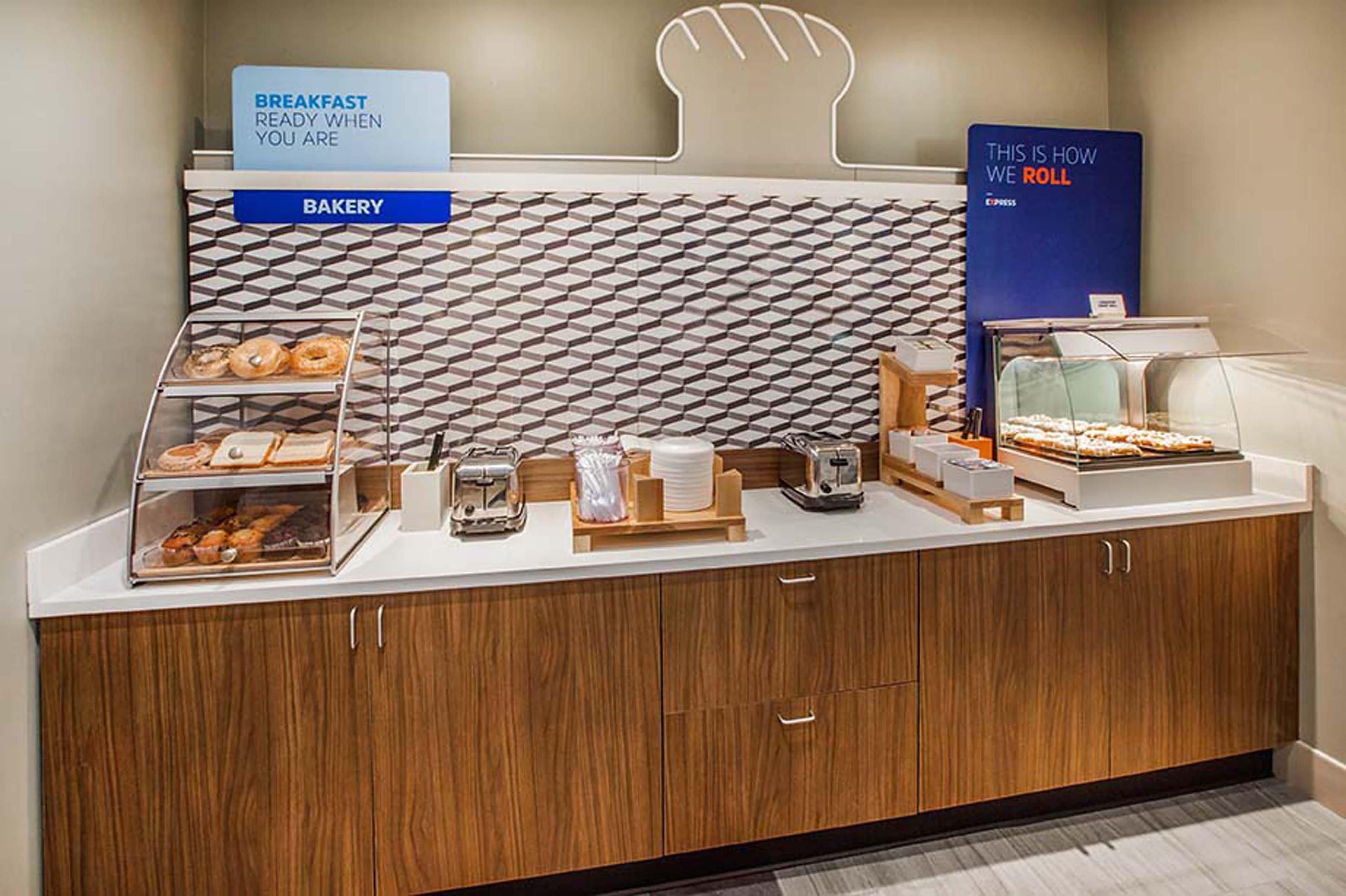 Holiday Inn Express & Suites Midwest City By Ihg Esterno foto