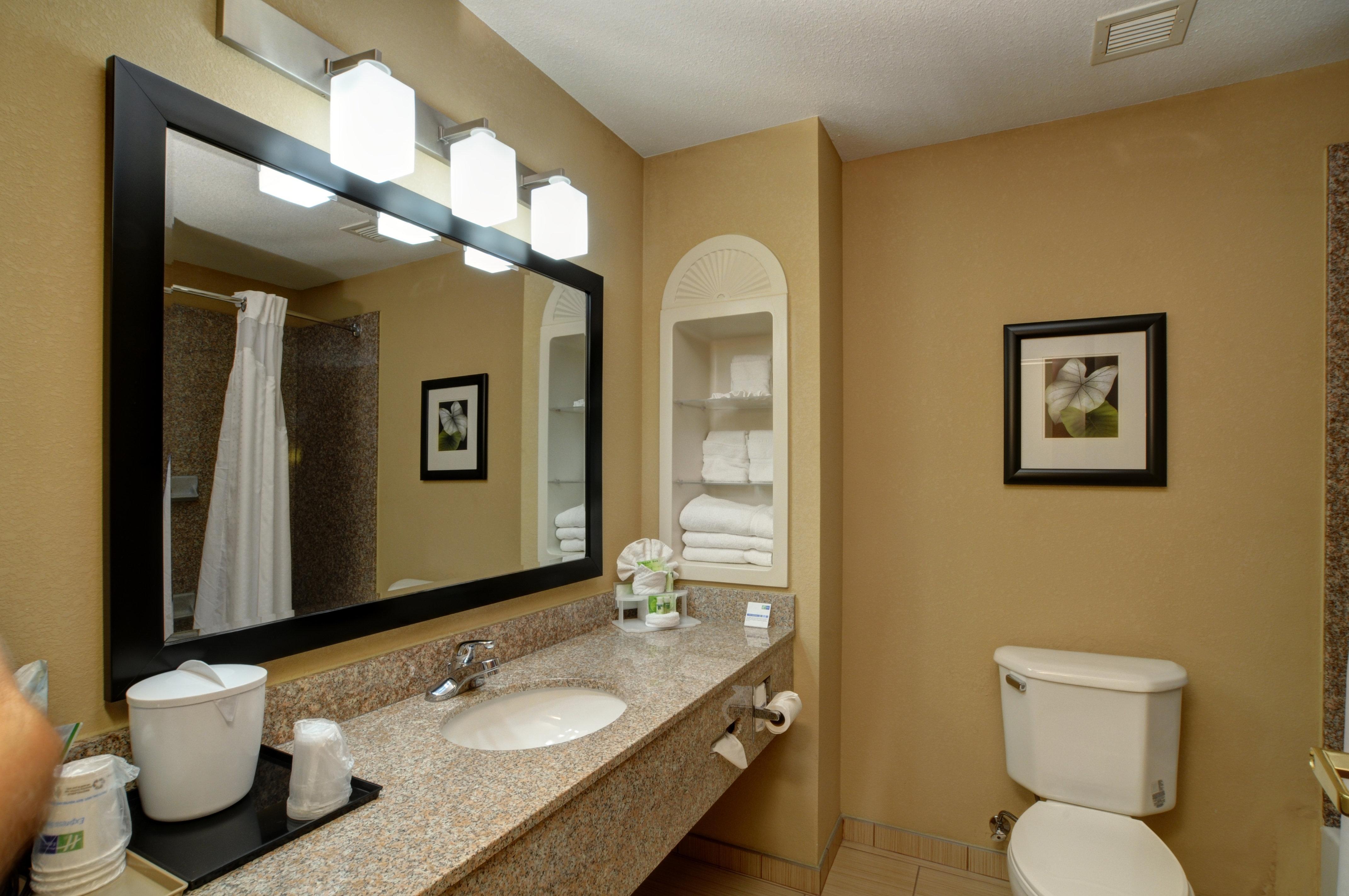 Holiday Inn Express & Suites Midwest City By Ihg Esterno foto