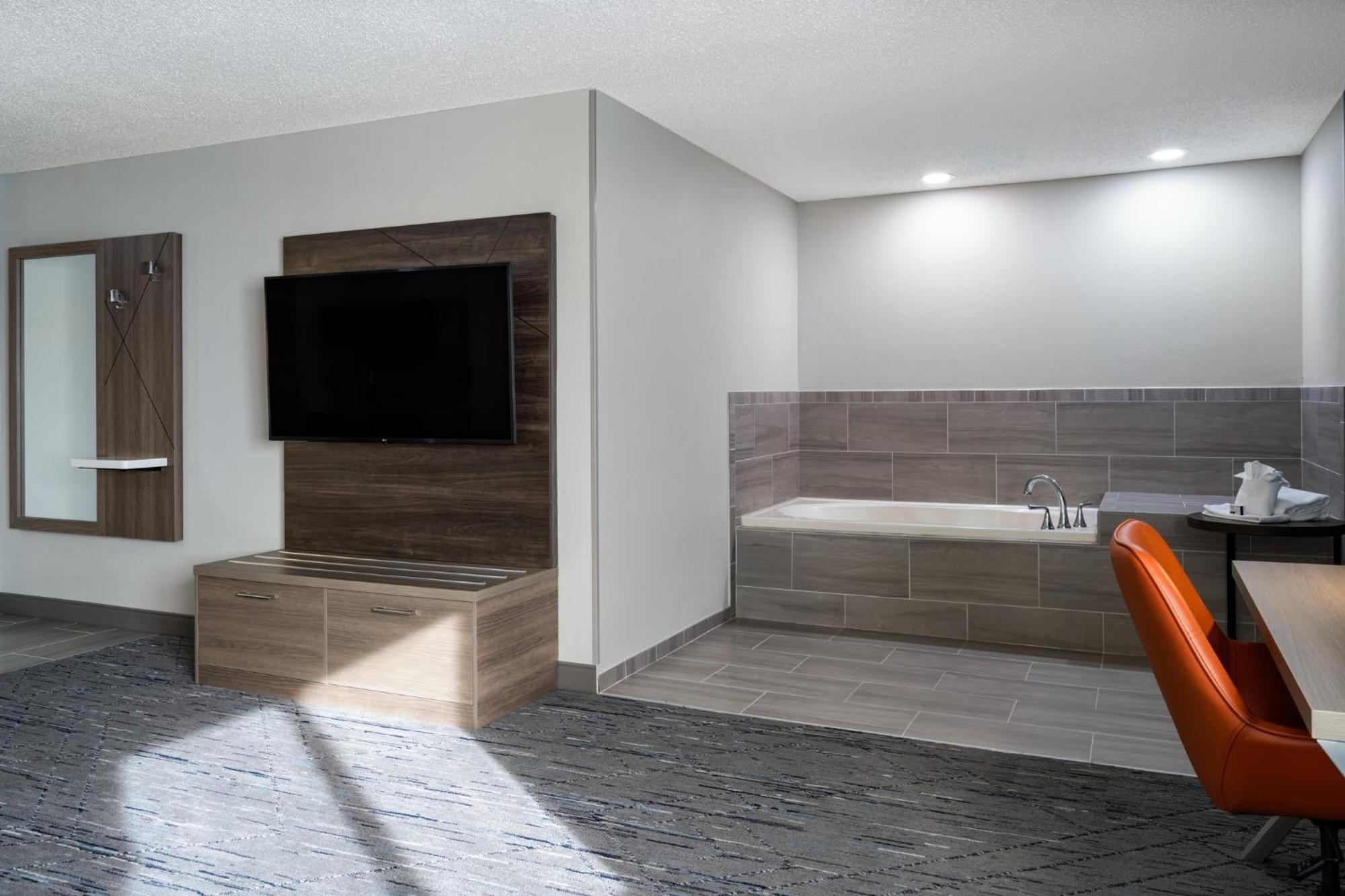 Holiday Inn Express & Suites Midwest City By Ihg Esterno foto