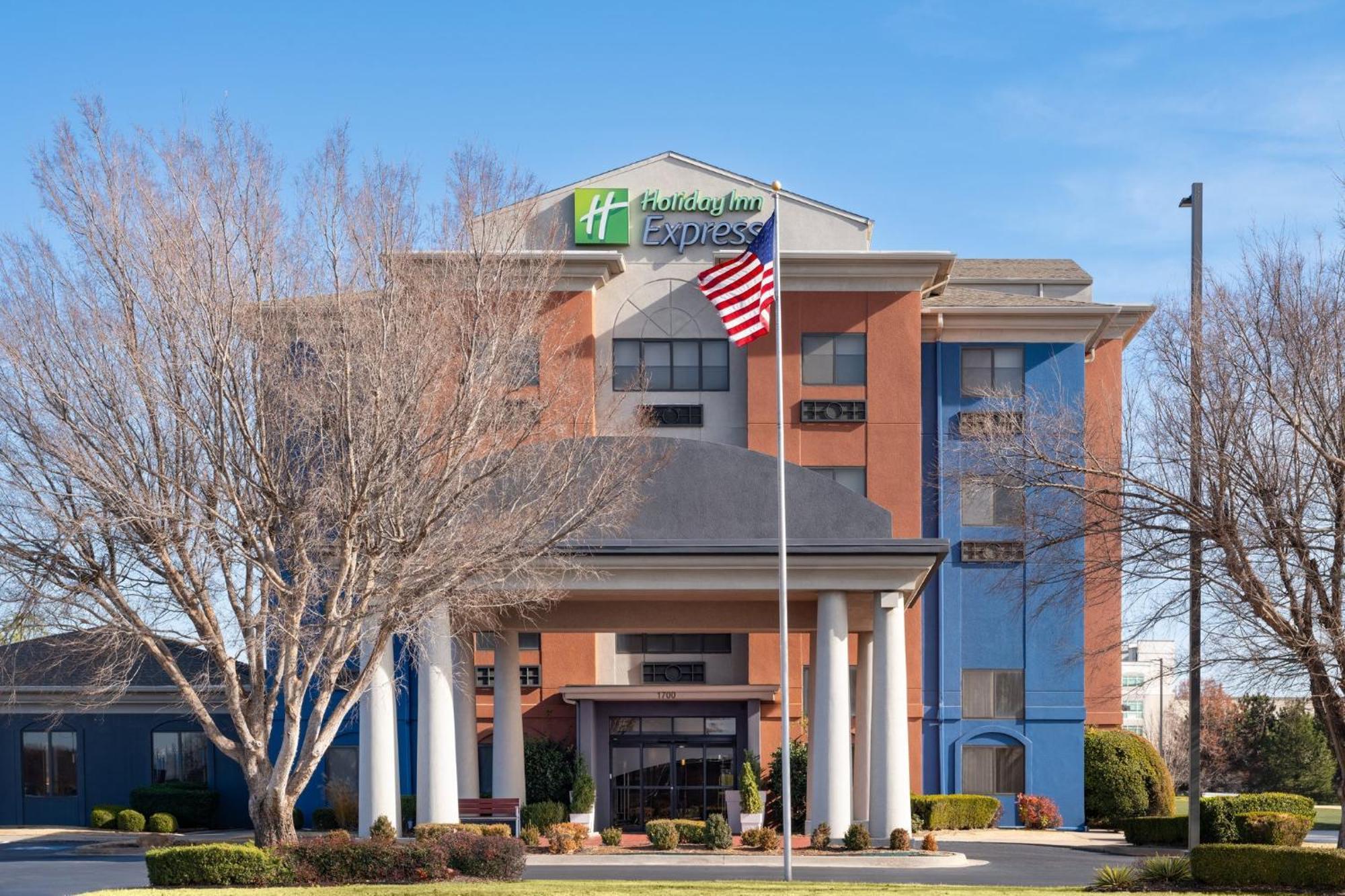 Holiday Inn Express & Suites Midwest City By Ihg Esterno foto