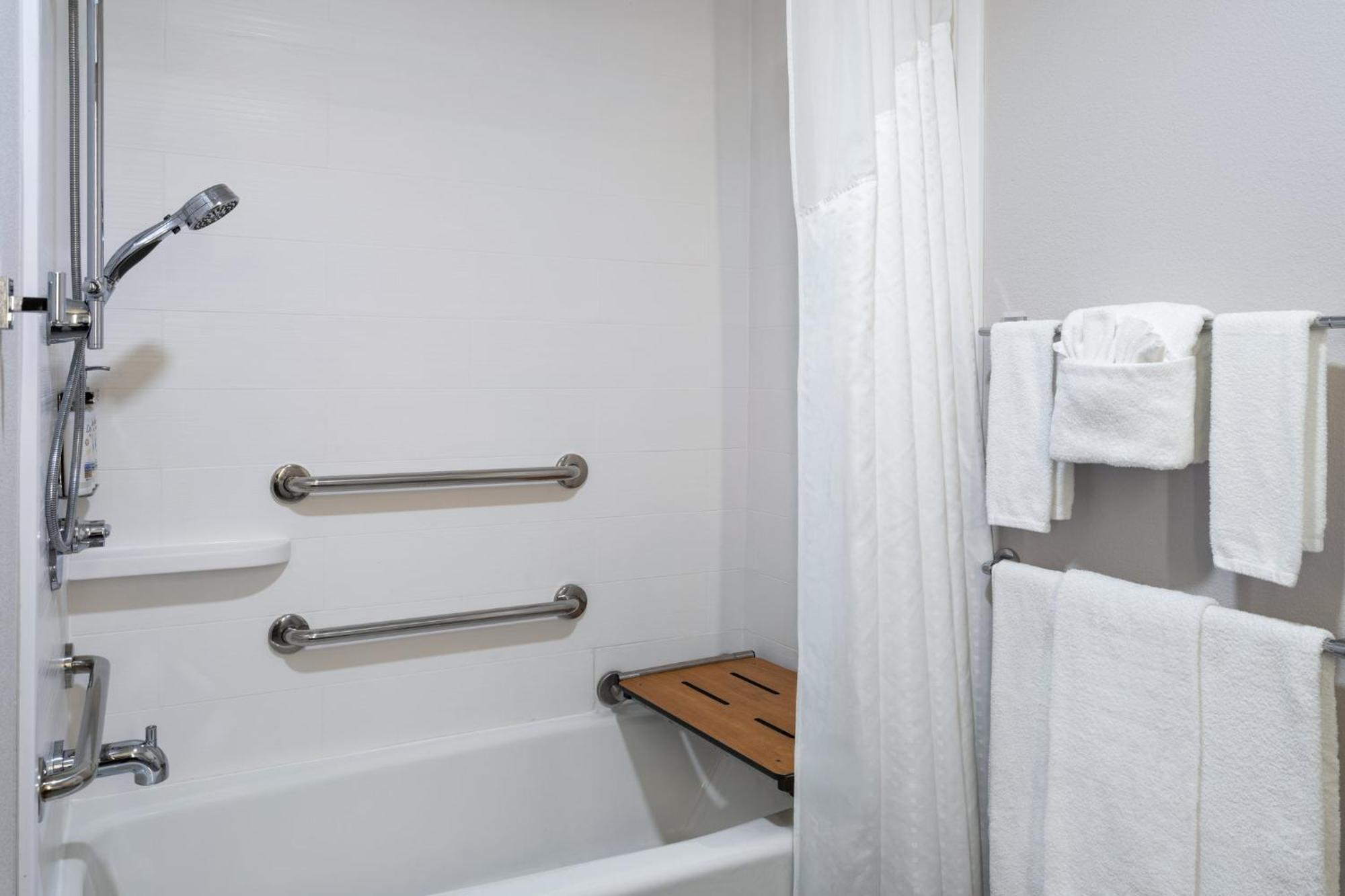 Holiday Inn Express & Suites Midwest City By Ihg Esterno foto