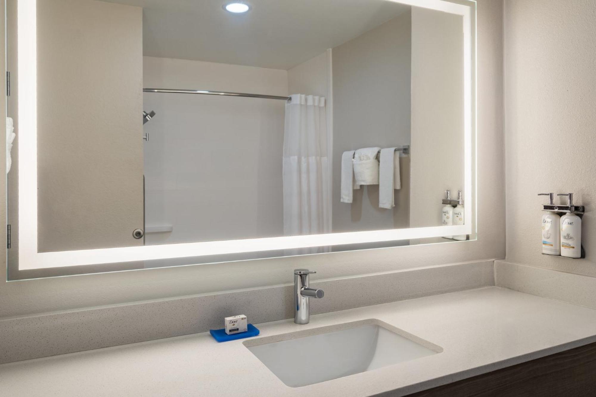 Holiday Inn Express & Suites Midwest City By Ihg Esterno foto
