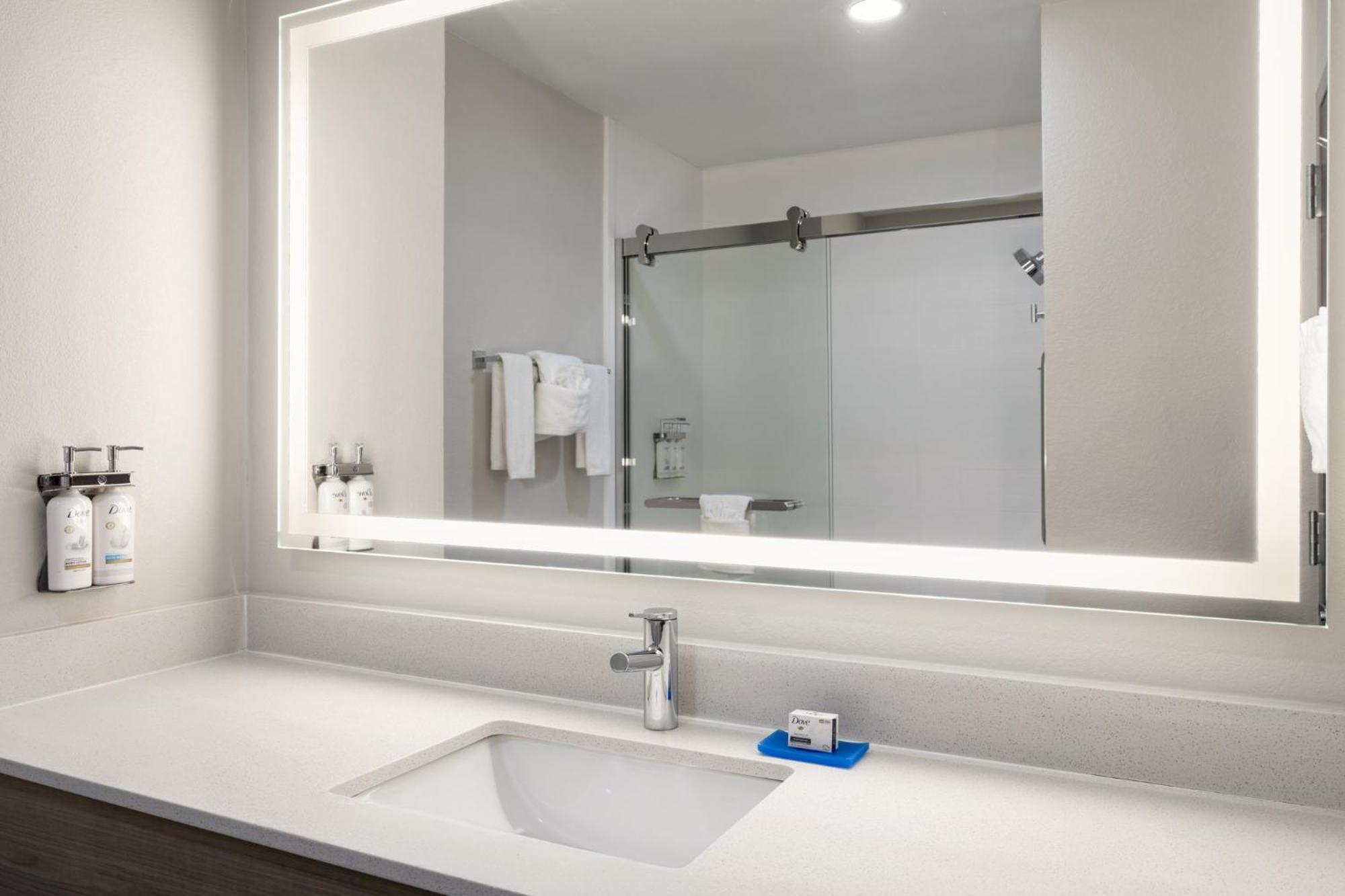Holiday Inn Express & Suites Midwest City By Ihg Esterno foto